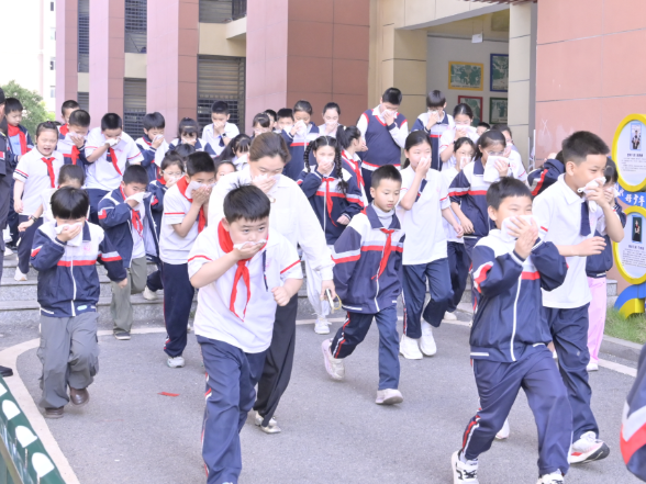 【石鼓区站】都司教育集团：4000余名师生开展防灾减灾实战演练