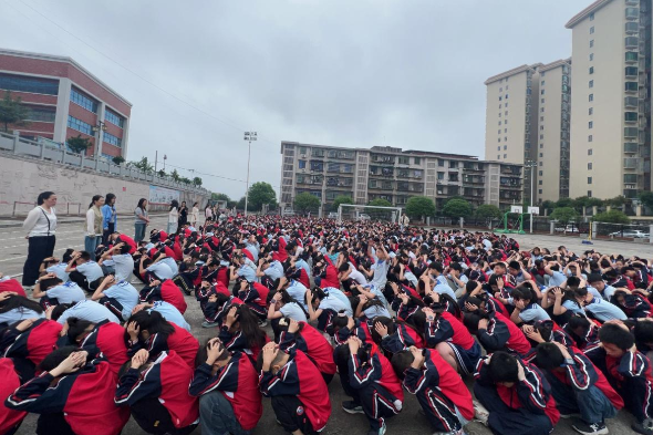 【衡阳县站】杨柳学校：以练筑防平安校园 地震应急疏散活动有序开展