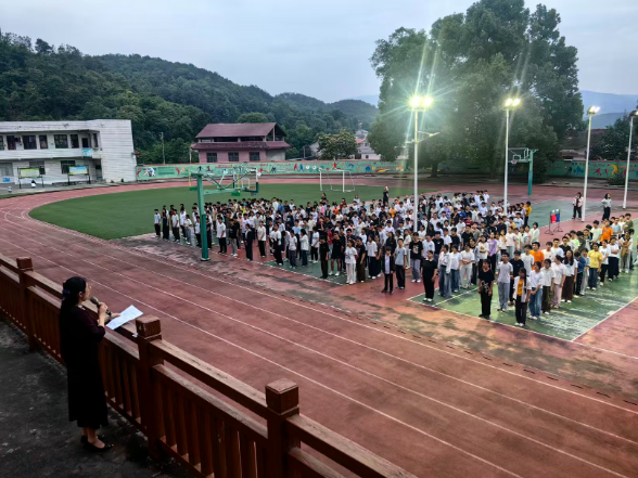【慈利站】通津铺镇中学：锤炼夜间逃生能力 平安校园消防演练顺利开展