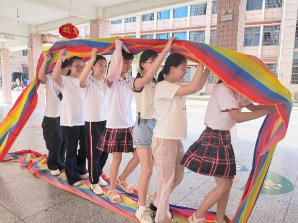 【耒阳站】五里牌小学：笑着说出“我爱我”