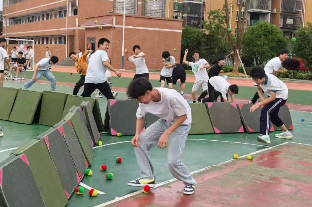 【耒阳站】欧阳海学校：多彩游戏释放压力 心理关怀陪伴学子成长