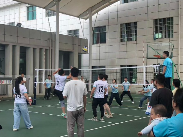 【耒阳站】五里牌中学：举行教职工气排球比赛 凝聚团队力量