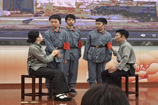 【祁东站】洪桥街道中心学校：亲子共演红色剧目 家校联动传承红色精神