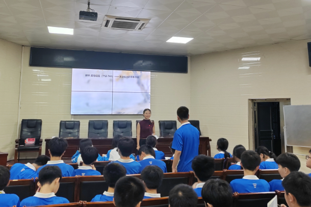 【嘉禾站】嘉禾五中： 苦难铸诗魂 诗光照少年