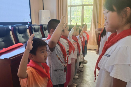 【衡阳县站】界牌镇银瓷完小：26名少年光荣入队 红领巾辉映成长路