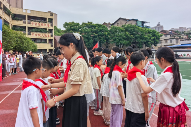 【鼎城区站】常沅小学：32名学子光荣加入少先队