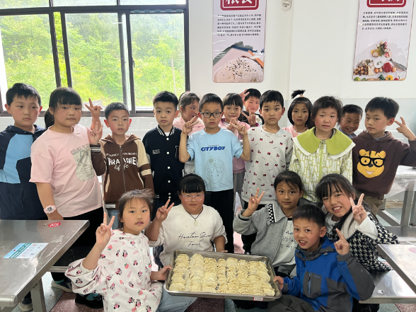【慈利站】高峰土家族乡中学：动手实践包饺子 劳育德育助力成长
