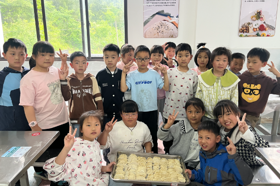 【慈利站】高峰土家族乡中学：动手实践包饺子 劳育德育助力成长