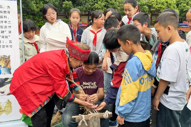 【新晃站】米贝苗族乡学校：传承苗族非遗 点亮特色校园