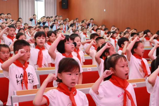 【耒阳站】紫峰小学：身披荣光加入少先队