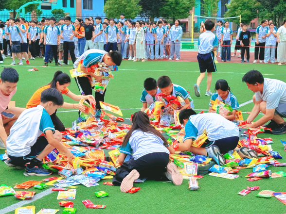 【耒阳站】罗含小学：趣味抢零食迎六一 温情满校园