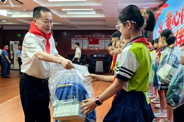 【衡南站】 衡南县：工会送关爱 温情满校园