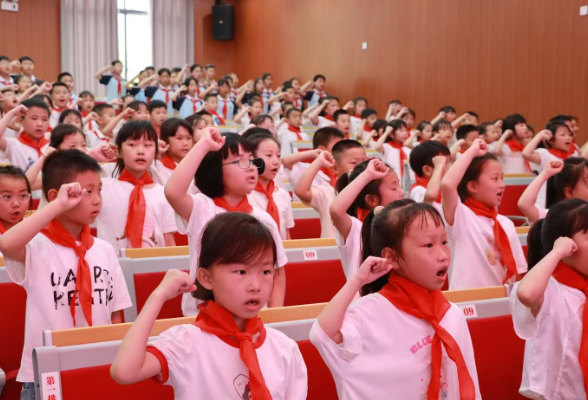 【耒阳站】紫峰小学：身披荣光加入少先队