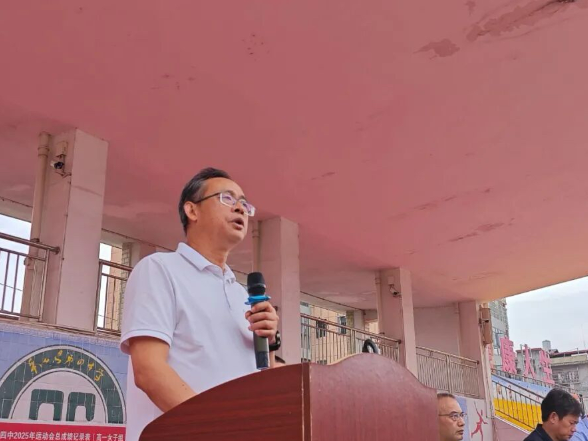 书记校长说 | 平江县第四中学校长李奇龙：守正修身 拼搏逐梦