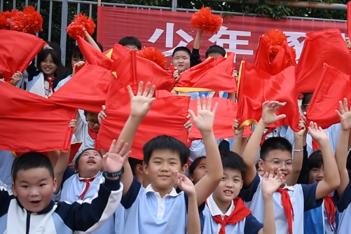 华容县长工实验学校：多形式深情献礼祖国