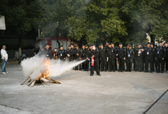 南华大学：举行2023年冬季消防培训暨应急救援演练