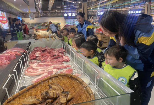 鼎城区十美堂公立幼儿园：成长初体验 萌娃们走进超市开展社会实践