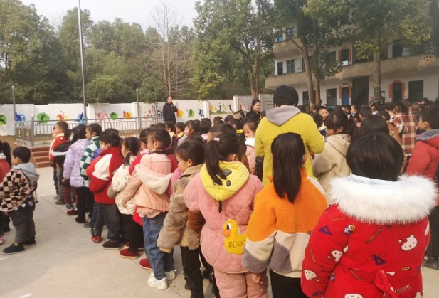 洞口县茶场学校：消防防震疏散演练，增强应对突发能力