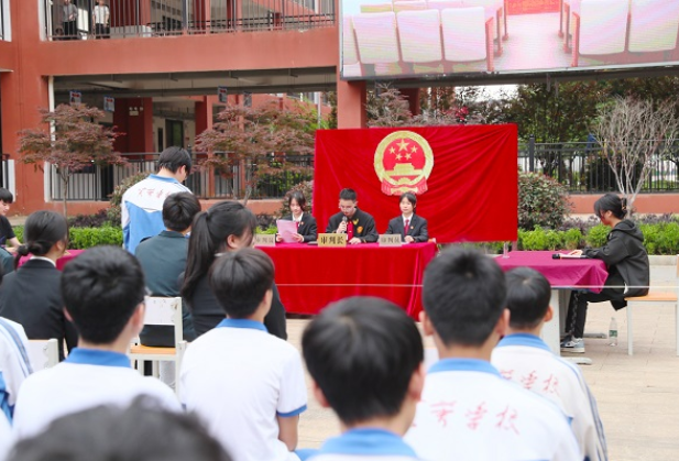 新田县芙蓉学校：“模拟法庭”进校园 增强孩子们安全意识