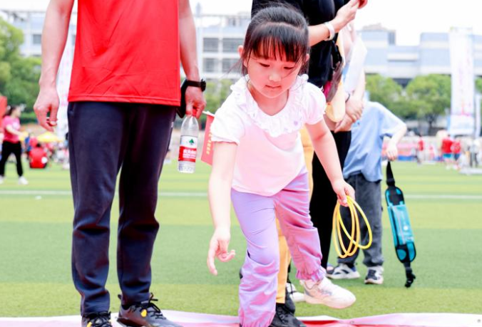长沙理工大学：绿色健步行 增进校友情