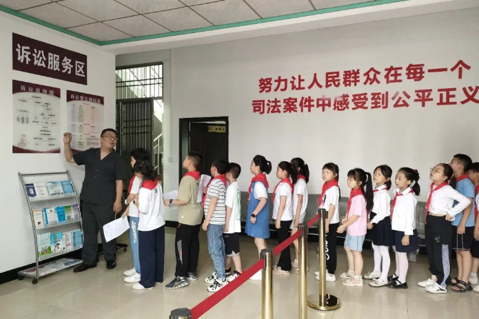 衡阳县洪市镇中心小学：走进法庭，与法“童”行