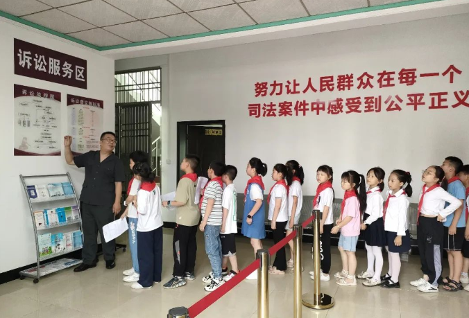 衡阳县洪市镇中心小学：走进法庭，与法“童”行