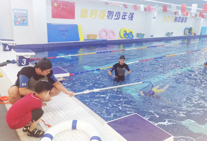 【衡阳县站】西渡镇春晖小学：防溺水课堂搬到游泳馆