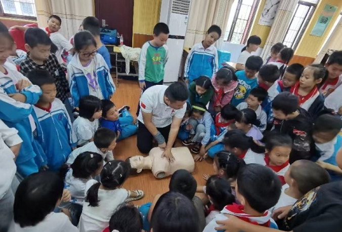 湘潭火炬学校教育集团：应急救护培训 守护孩子们的安全
