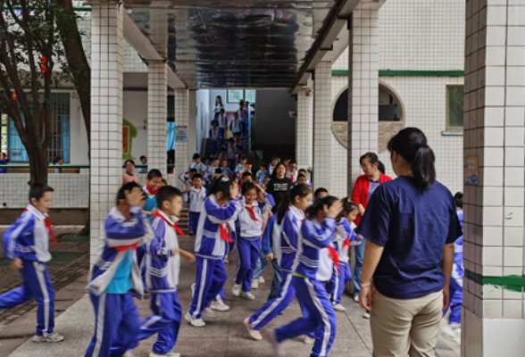 湘潭湘钢一校教育集团：组织防踩踏疏散演练 筑牢安全防线