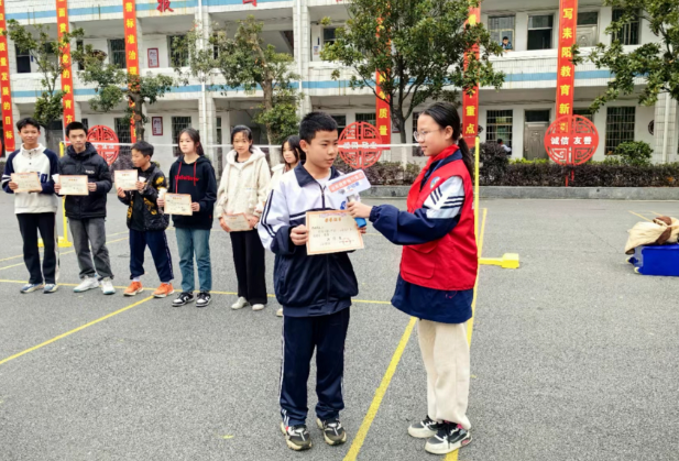 【耒阳站】实验中学铁路园分校：逐梦路上  谁“羽”争锋