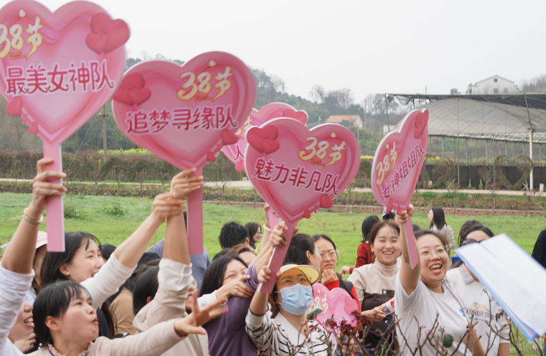 湖南高铁职院：举办“美丽女生、魅力人生”妇女节庆祝活动