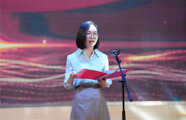 新晃县人民政府副县长赵小玲同志致辞.jpg