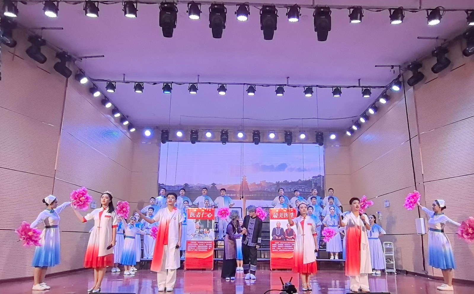 微信图片_20251210235303_452_2.jpg 微信图片_20251210235303_452_2.jpg