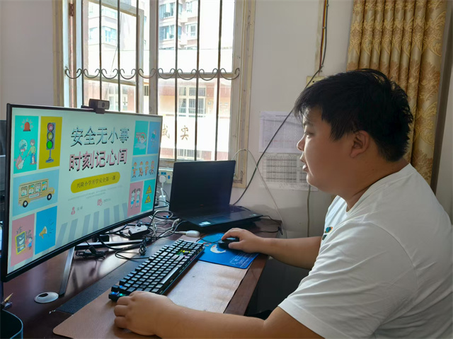 钉钉直播中.jpg