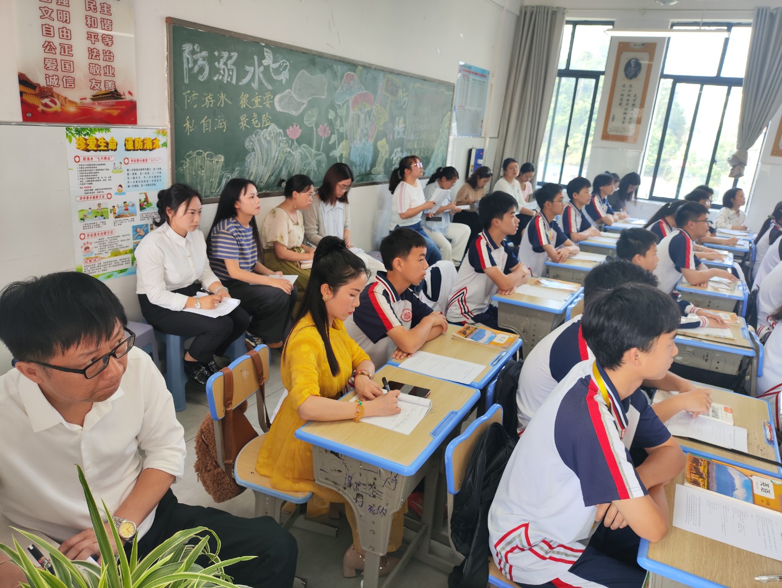 认真听课的老师们.jpg