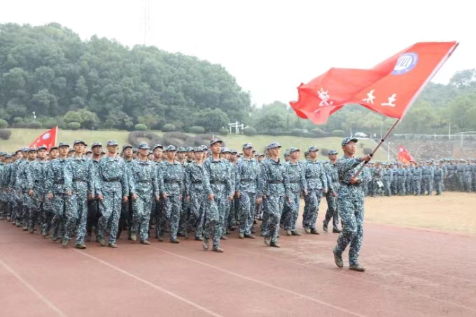 湘潭大学2023级新生军训总结表彰大会举行10.jpg