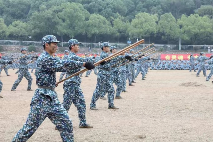 湘潭大学2023级新生军训总结表彰大会举行8.jpg