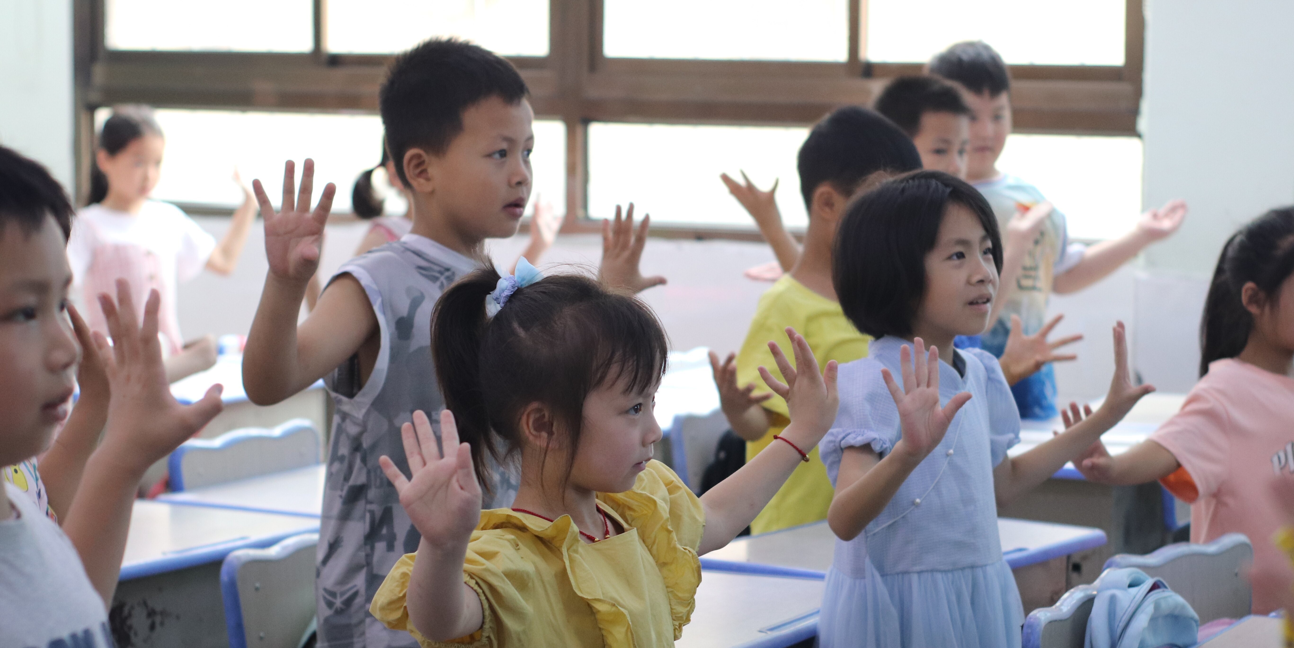 湘大“三下乡”学子用德育浸润童心2.jpg