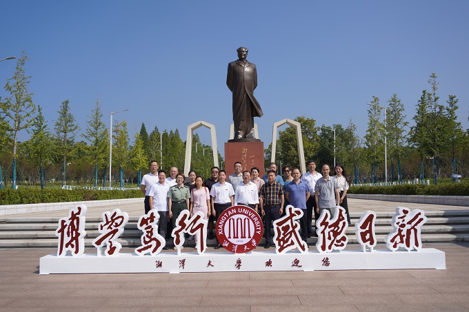 湘潭大学新生家长参观校园  家校共育座谈会举办（4）.jpg