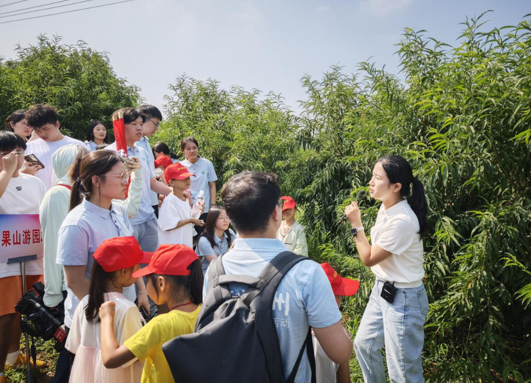 湘潭大学社会实践团打造“田间课堂”1.png