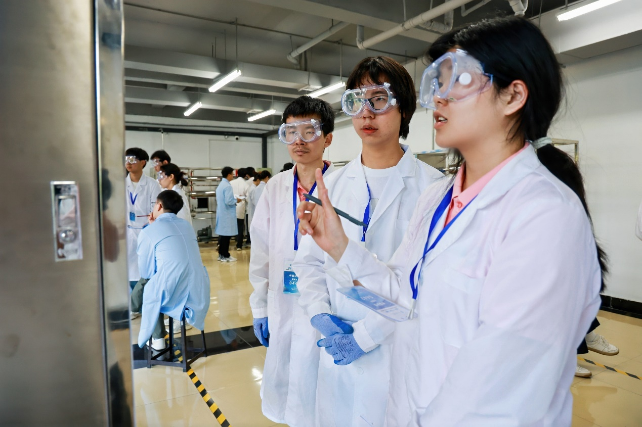 湘潭大学学子获第八届全国大学生化工实验大赛特等奖3.png