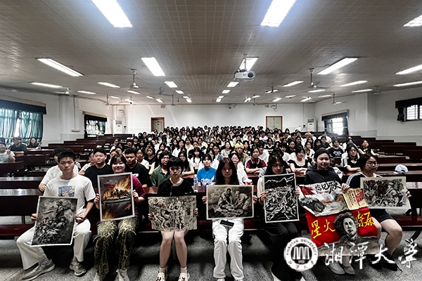 湘潭大学185名新生用艺术作品传承抗战精神1.png