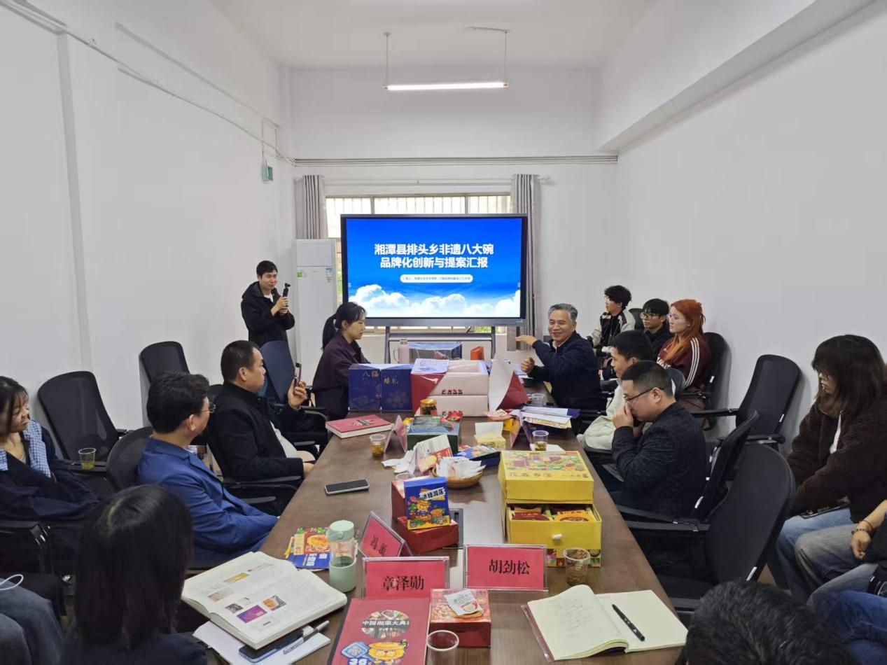 让非遗美食“活”起来 湘菜米其林大师进湘潭大学课堂2.png 让非遗美食“活”起来 湘菜米其林大师进湘潭大学课堂2.png