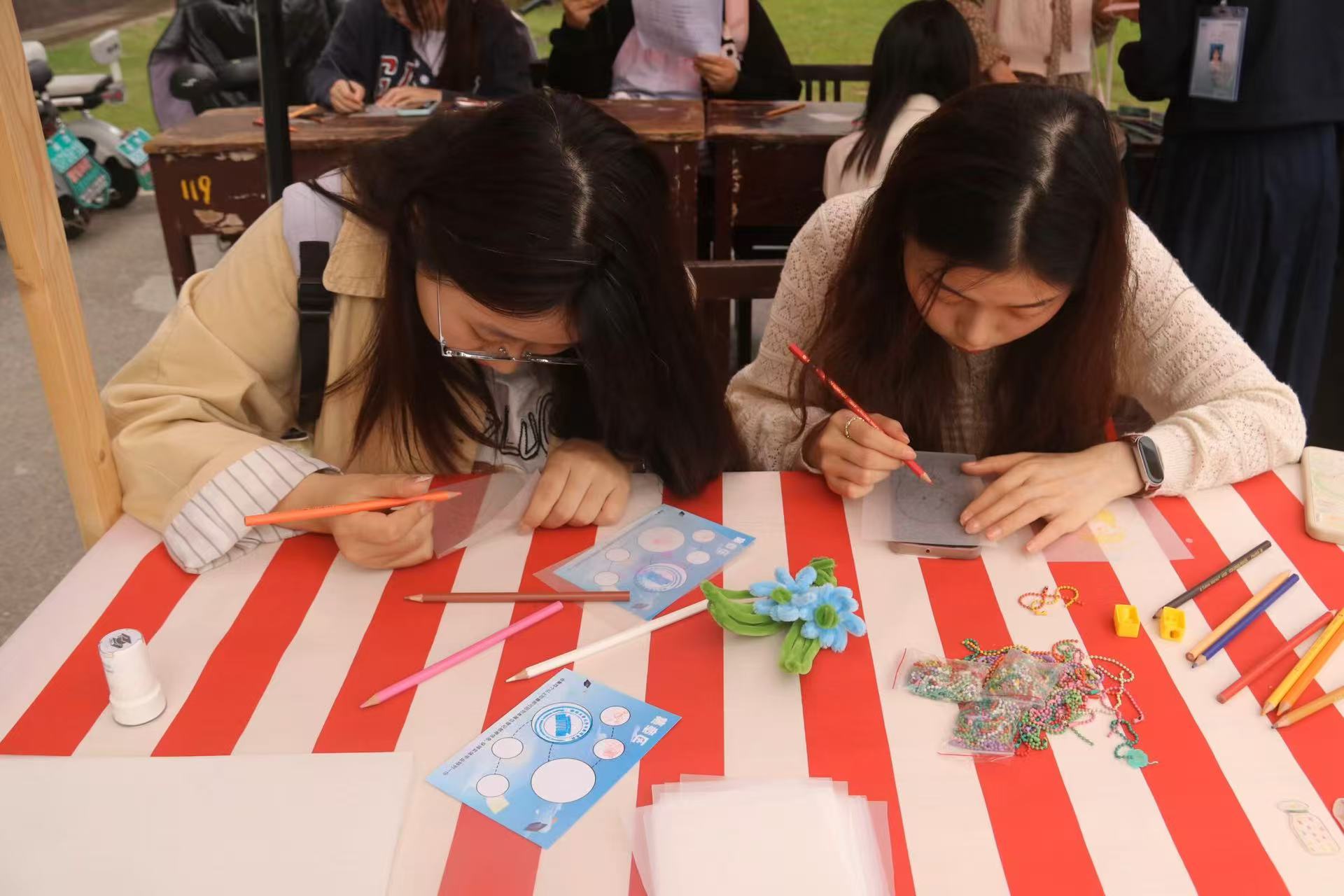湘潭大学为毕业生打造专属“青春特刊”1.jpg