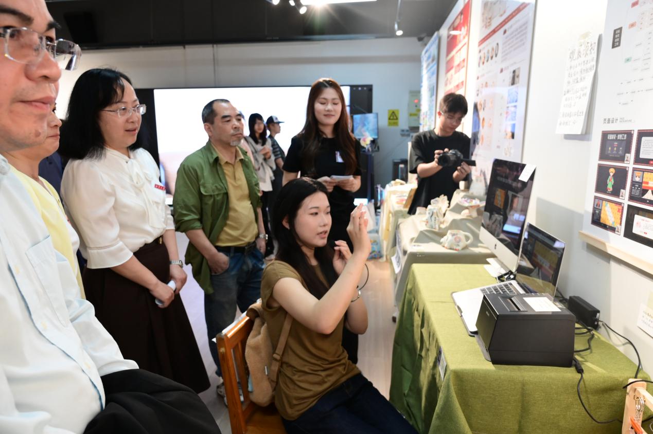 湘潭大学“湘见”2026年毕业作品联展开幕3.jpg