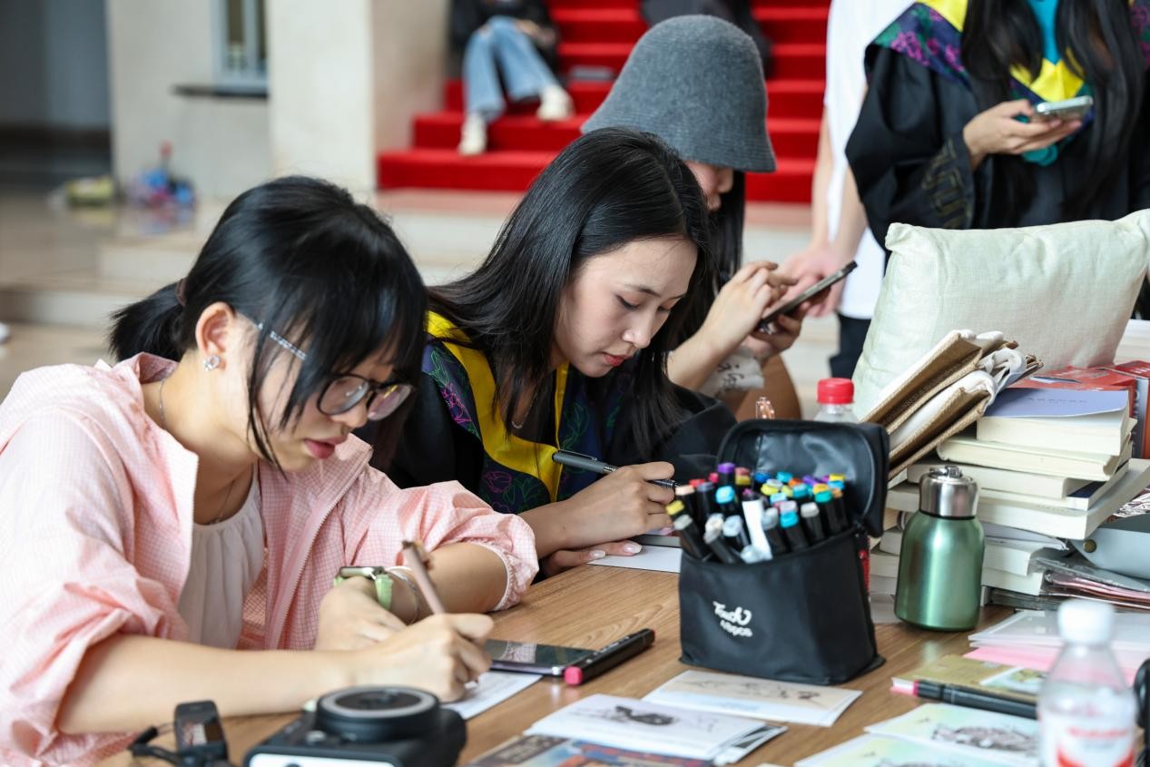 “山海有信，书途相逢”湘潭大学图书馆毕业季活动举办4.jpg