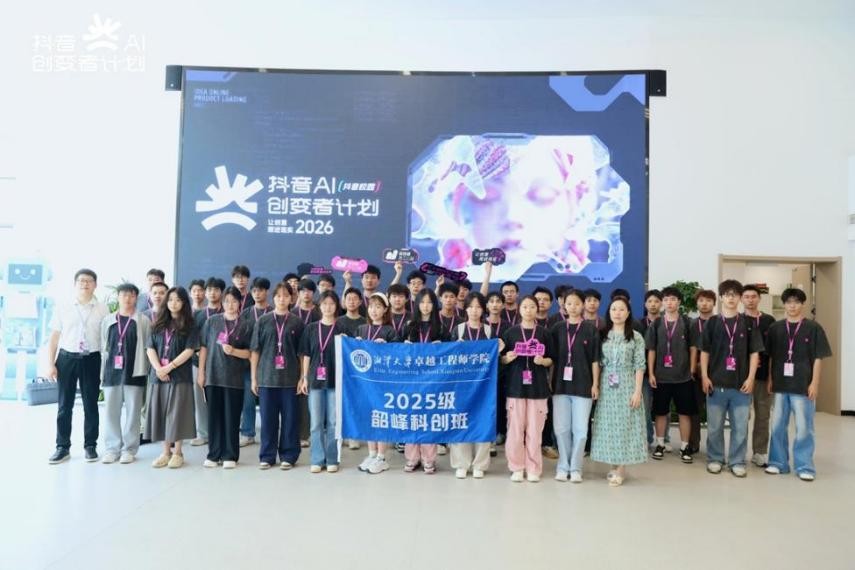 一场特殊的“移动课堂”走进产业赛场1.jpg
