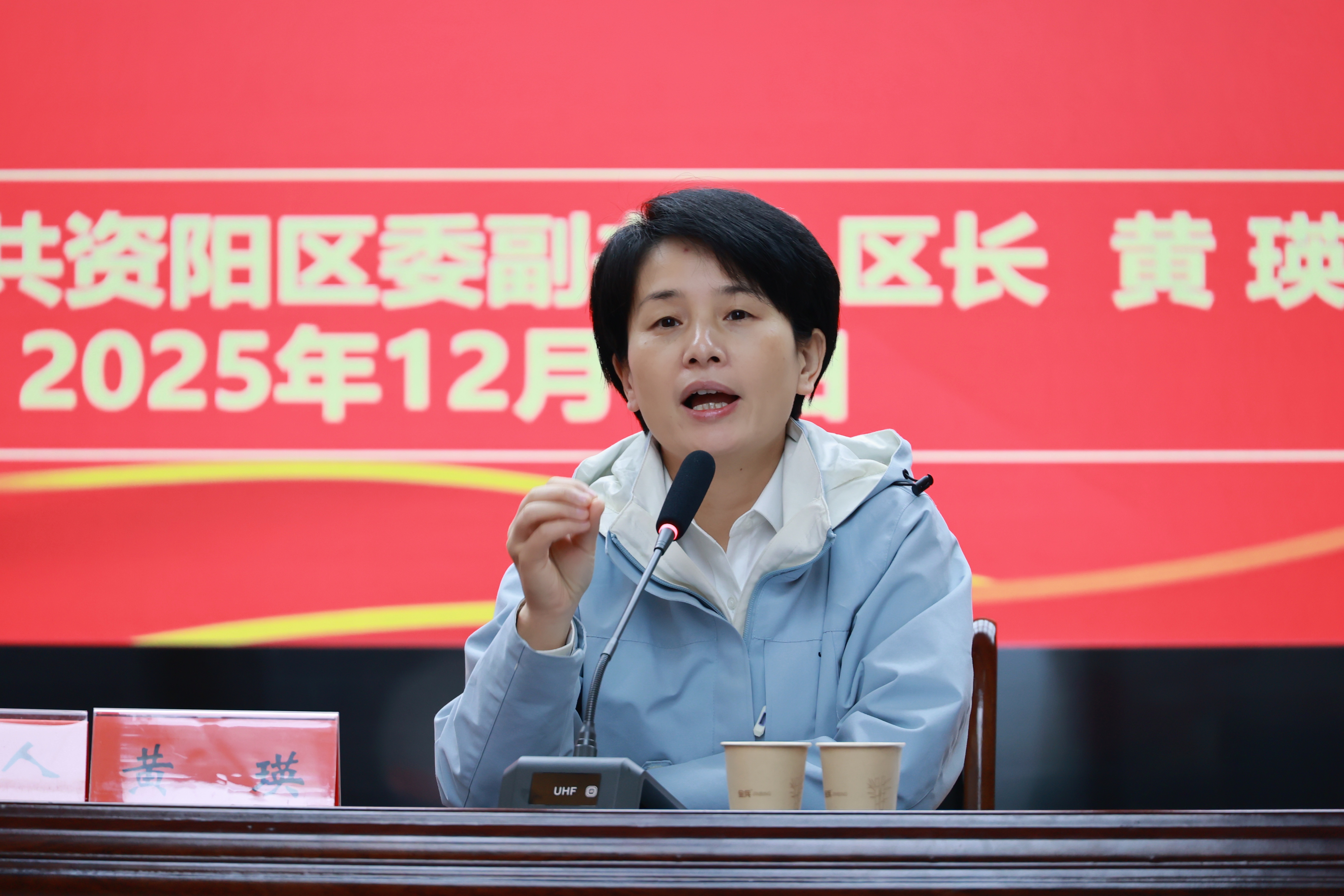 黄瑛区长六初讲思政课.jpg 黄瑛区长六初讲思政课.jpg