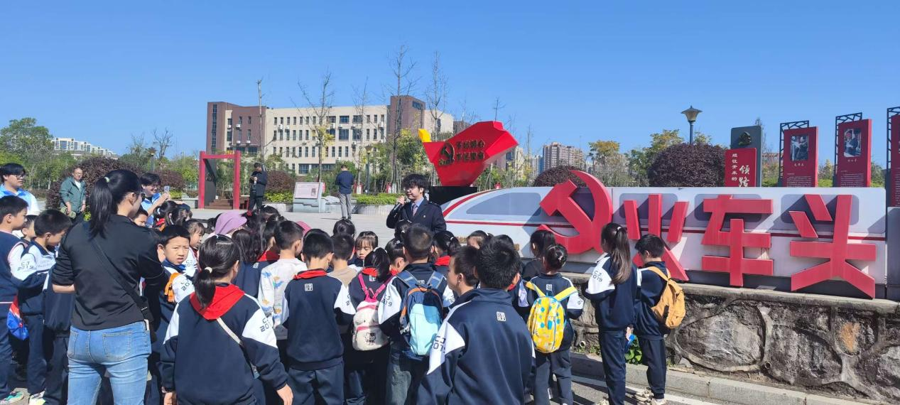 参观2.png 参观2.png