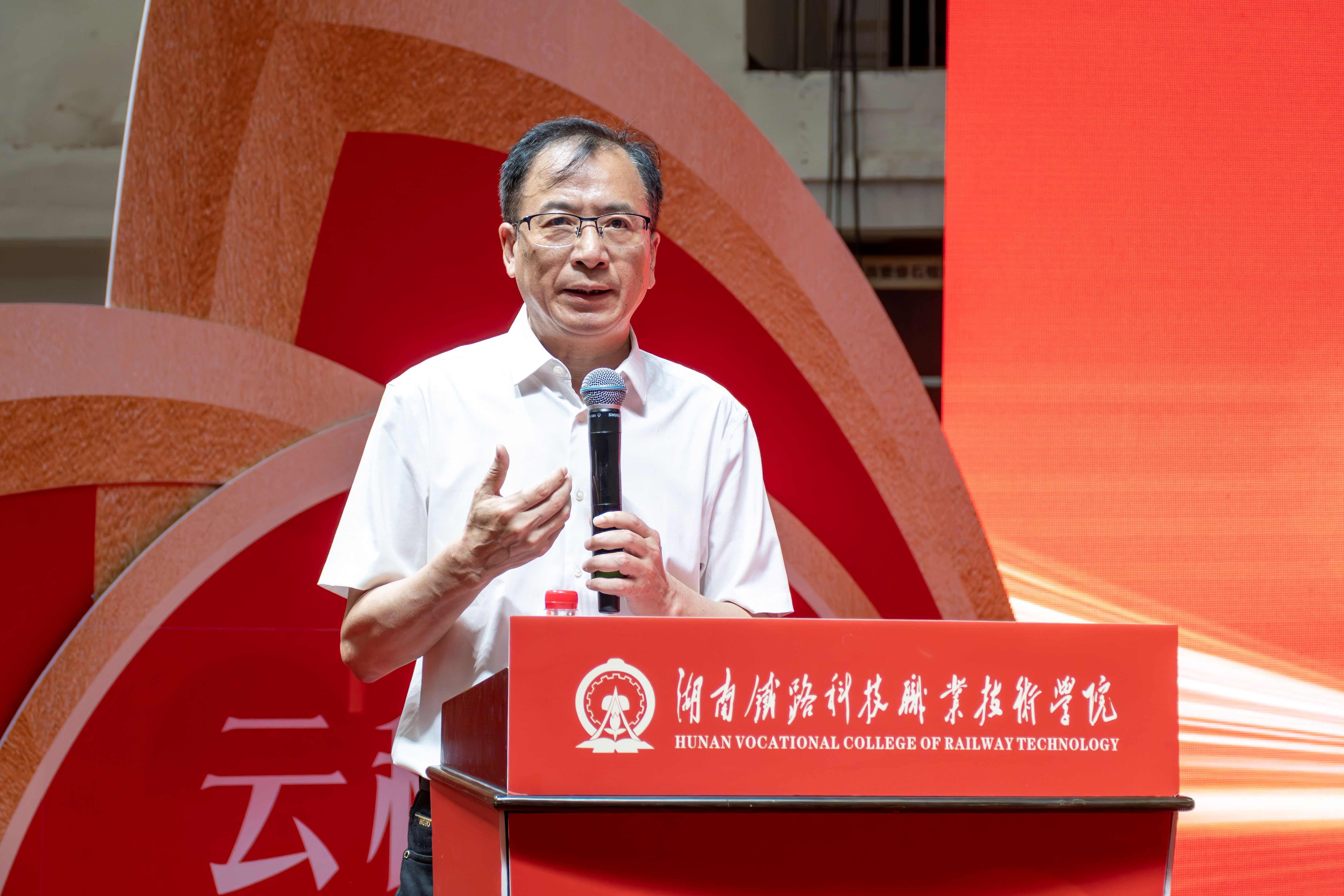 _home_greatwall_桌面_2025届毕业典礼_党委副书记、校长陈彬寄语 (1).jpg